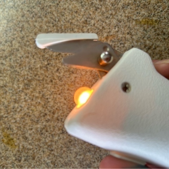 Vintage 1970’s BROTHER electric scissors with light. Excellent condition. - Picture 4 of 4